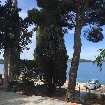 Apartamento Cozy Place On The Beach Trogir Exterior foto