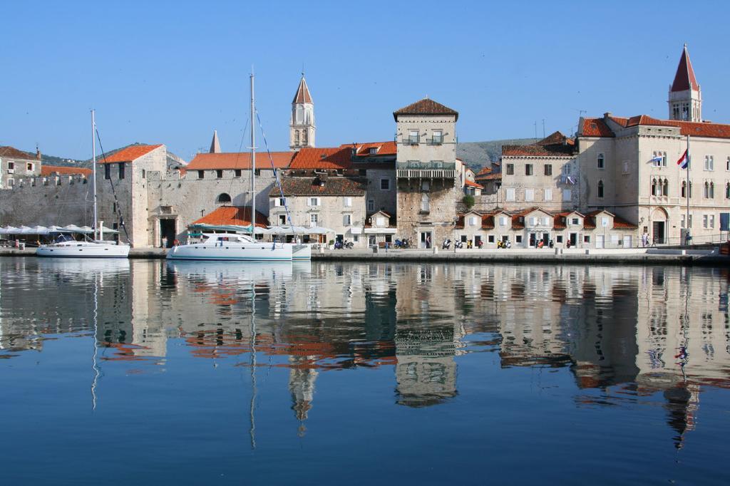 Apartamento Cozy Place On The Beach Trogir Exterior foto